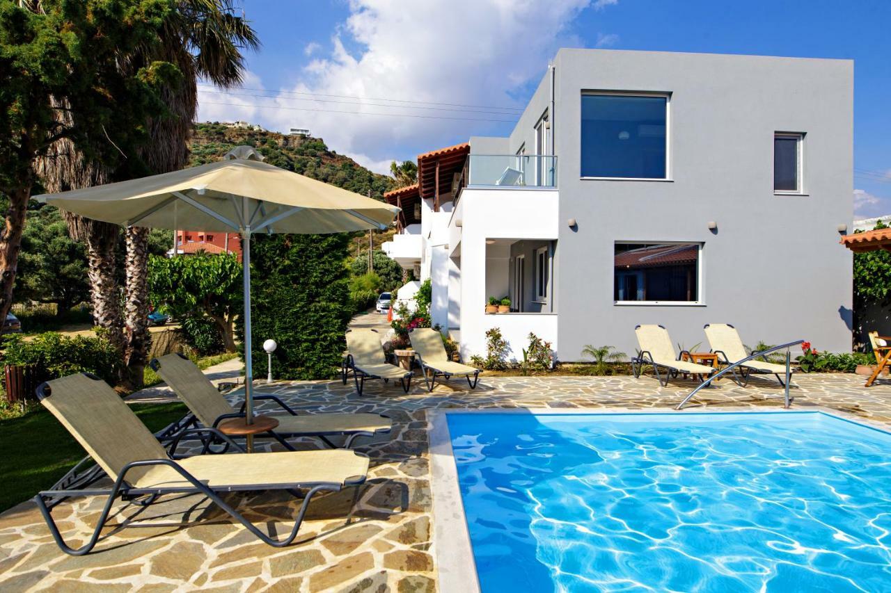 Irida Guesthouse By The Pool 플라키아스 외부 사진