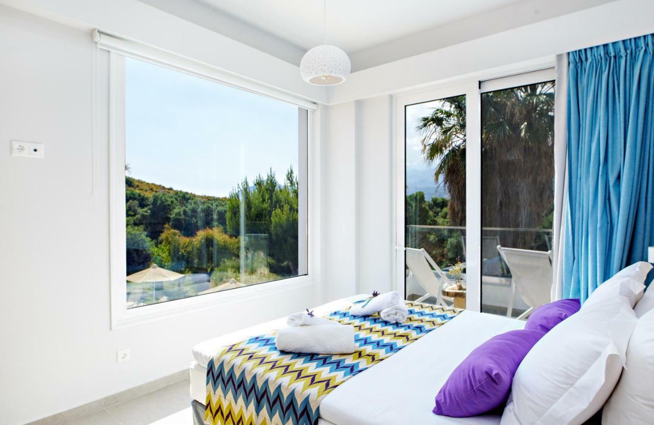 Irida Guesthouse By The Pool 플라키아스 외부 사진