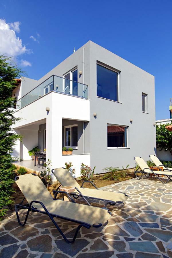 Irida Guesthouse By The Pool 플라키아스 외부 사진