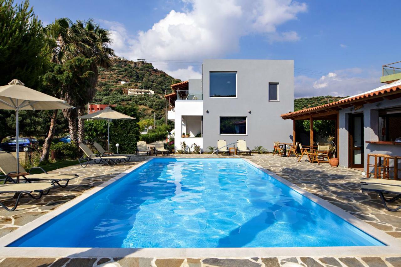 Irida Guesthouse By The Pool 플라키아스 외부 사진