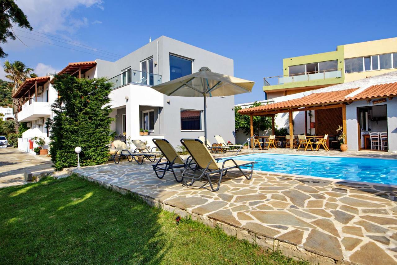 Irida Guesthouse By The Pool 플라키아스 외부 사진