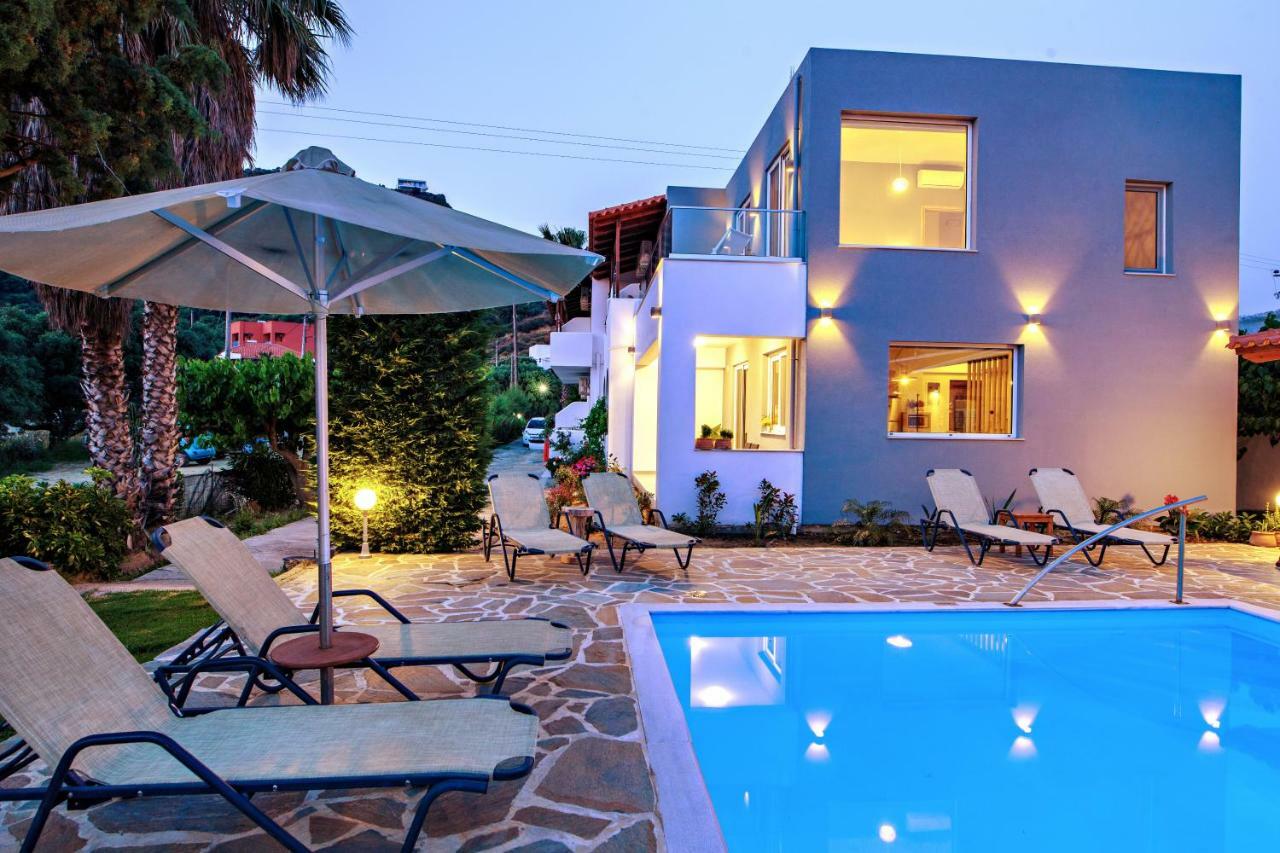 Irida Guesthouse By The Pool 플라키아스 외부 사진